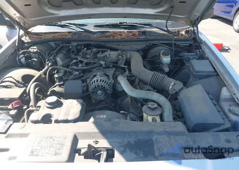 2003 Ford Crown Victoria Police из США, поврежденный, VIN 2FAHP71W13X176206